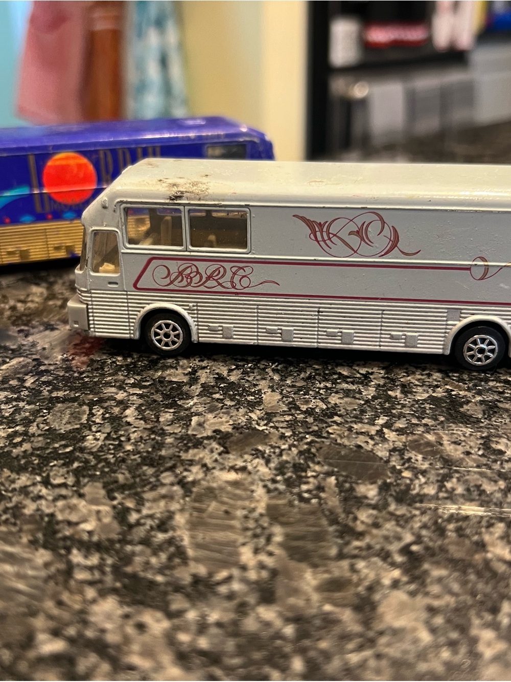 2 Road Champs Lorrie Morgan & Billy Ray Cyrus 1:80 tour buses